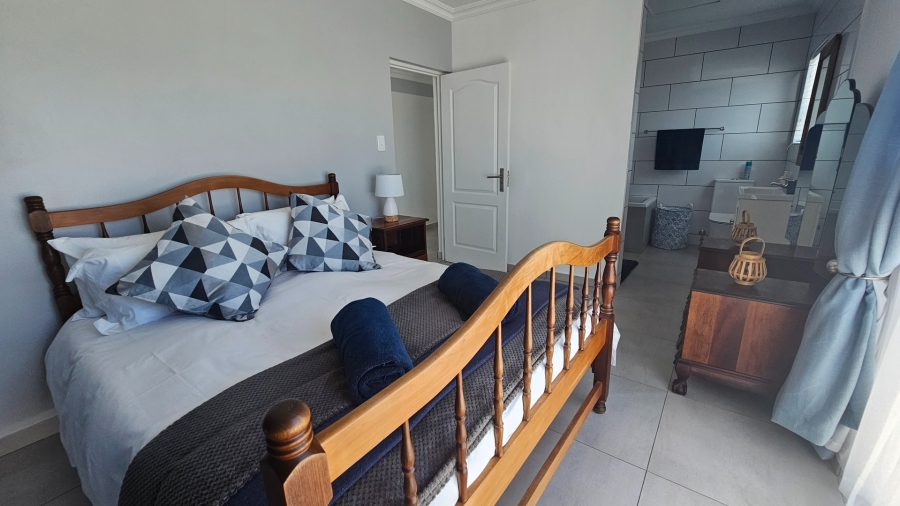 5 Bedroom Property for Sale in Britannia Bay Western Cape